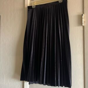 Black Velvet pleated skirt! Great condition!